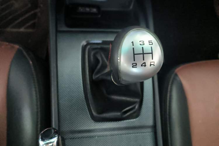 Used Haima M6 2017 1.6L Manual Sport Smart Model Gear Lever