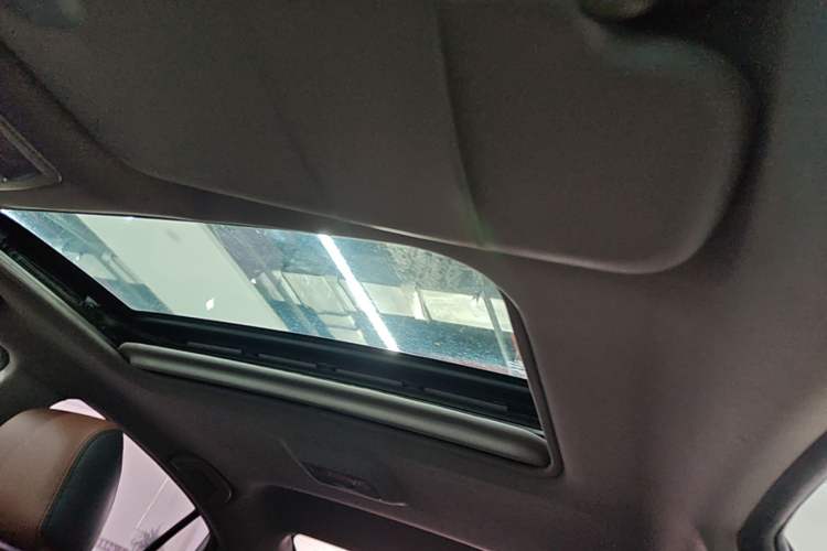 Used Haima M6 2017 1.5T CVT Luxury Model Headliner