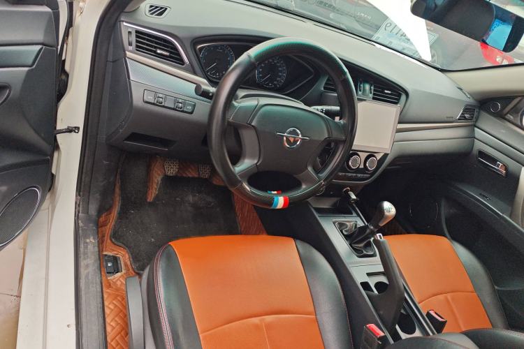 Used Haima M6 2017 1.6L Manual Comfort Model Interior 3