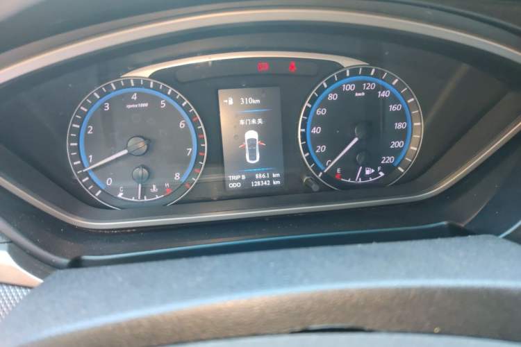 Used Haima M6 2017 1.6L Manual Comfort Model Odometer Close Up