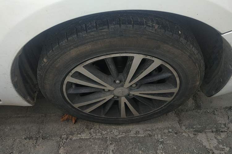 Used Haima M6 2017 1.5T CVT Luxury Model Right Front Wheel Hub