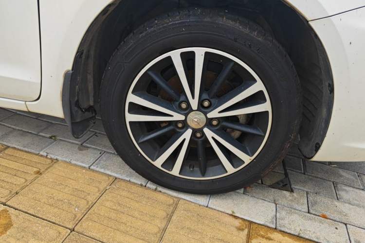Used Haima M6 2017 1.6L Manual Comfort Model Right Front Wheel Hub