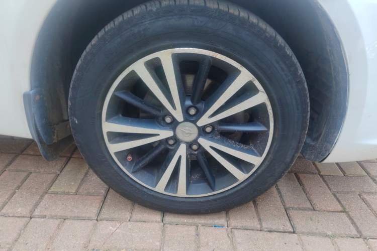 Used Haima M6 2017 1.5T CVT Luxury Model Right Front Wheel Hub