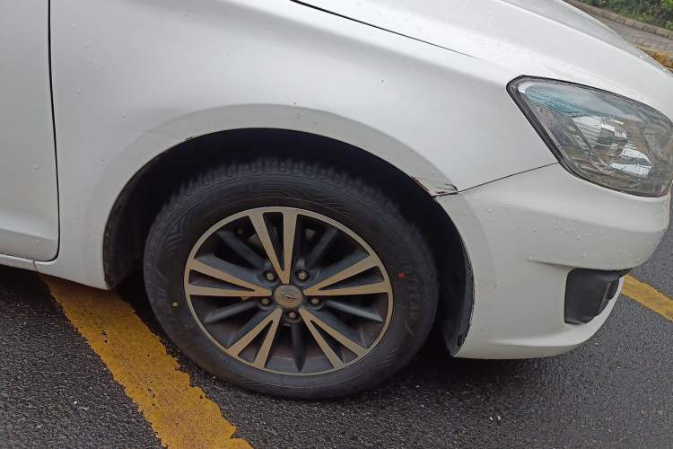 Used Haima M6 2017 1.6L Manual Comfort Model Right Front Wheel Hub