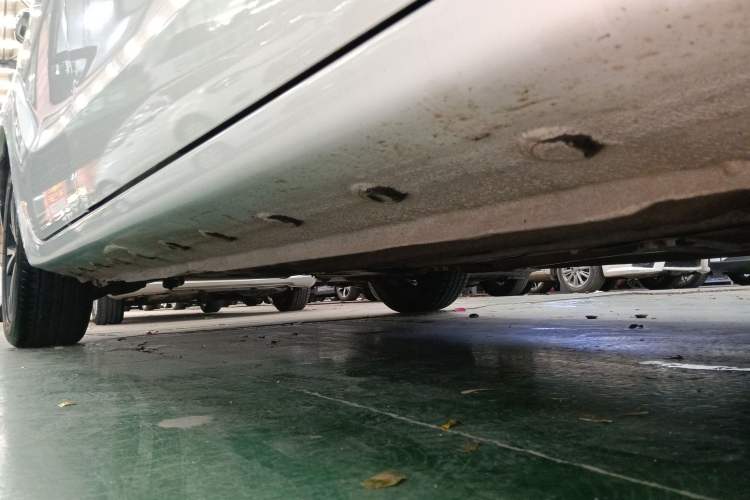 Used Haima M6 2017 1.5T CVT Luxury Model Right Side Sill