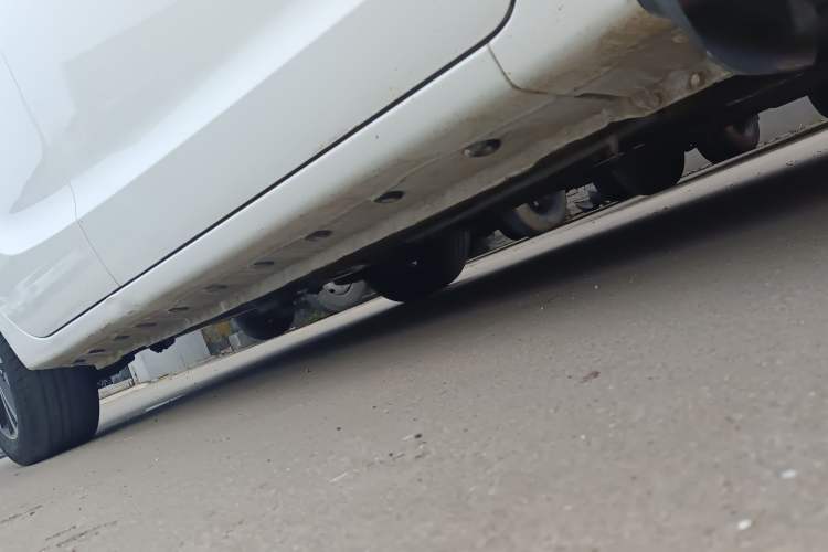 Used Haima M6 2017 1.6L Manual Comfort Model Right Side Sill