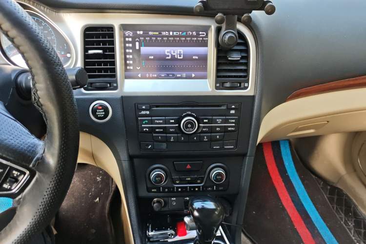 Used Haima M8 2014 2.0L Automatic Luxury Version Audio And AC Panel
