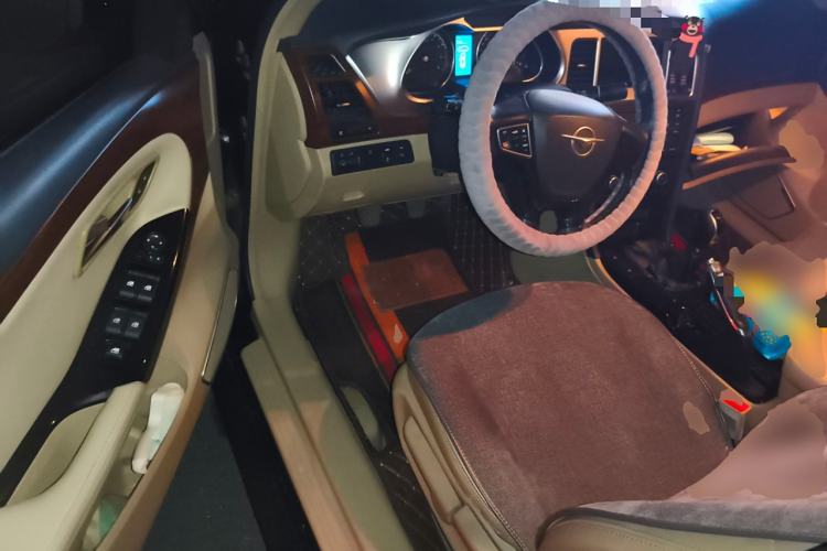 Used Haima M8 2014 2.0L Manual Comfort Edition Driver Seat