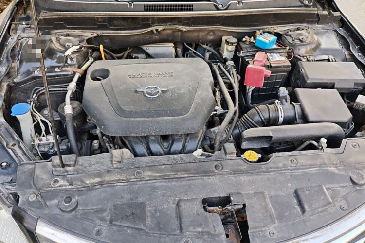 Used Haima M8 2014 2.0L Automatic Luxury Version Engine Bay