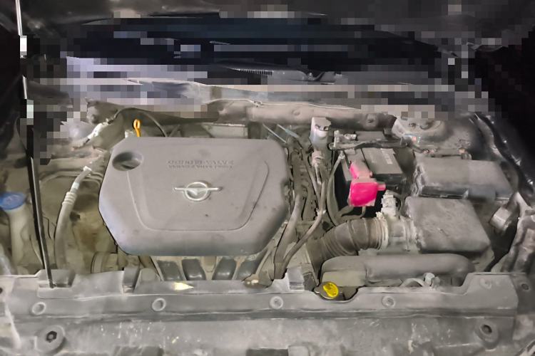 Used Haima M8 2014 2.0L Manual Comfort Edition Engine Bay