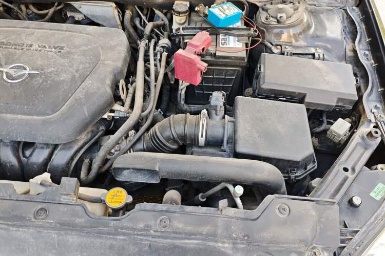Used Haima M8 2014 2.0L Automatic Luxury Version Engine Bay Left