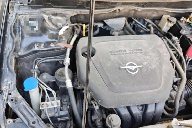 Used Haima M8 2014 2.0L Automatic Luxury Version Engine Bay Right