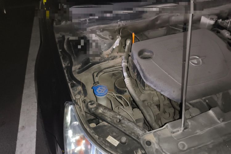 Used Haima M8 2014 2.0L Manual Comfort Edition Engine Bay Right