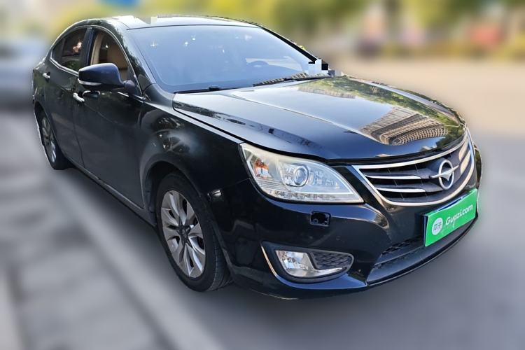 Used Haima M8 2014 2.0L Automatic Luxury Version Front Right 45 Deg