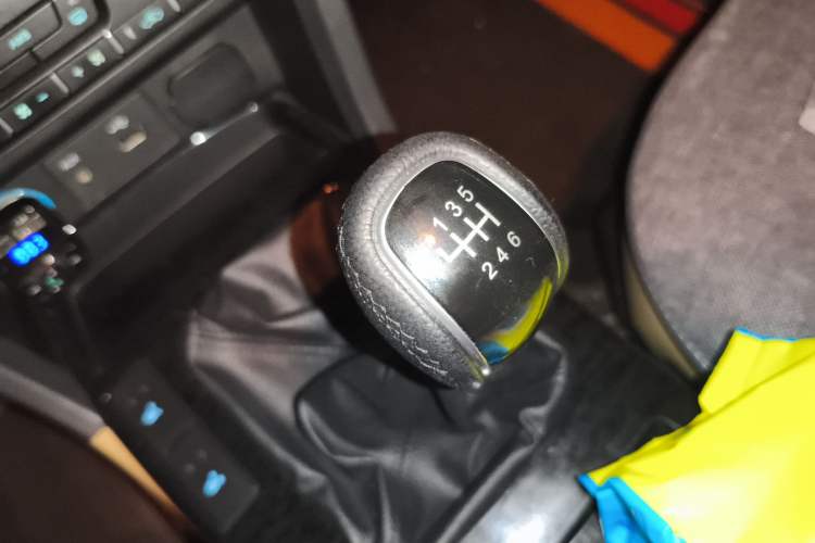 Used Haima M8 2014 2.0L Manual Comfort Edition Gear Lever