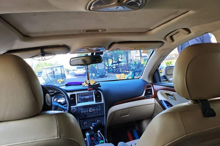 Used Haima M8 2014 2.0L Automatic Luxury Version Headliner
