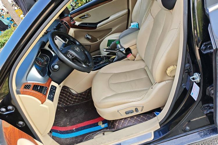 Used Haima M8 2014 2.0L Automatic Luxury Version Left Front Seat