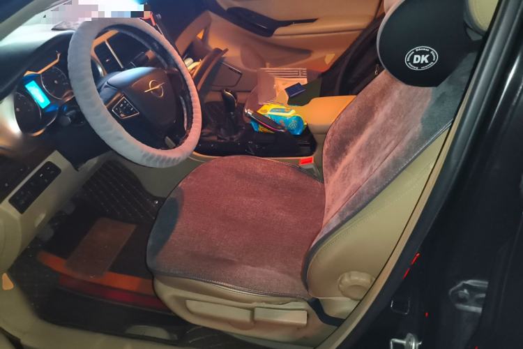 Used Haima M8 2014 2.0L Manual Comfort Edition Left Front Seat