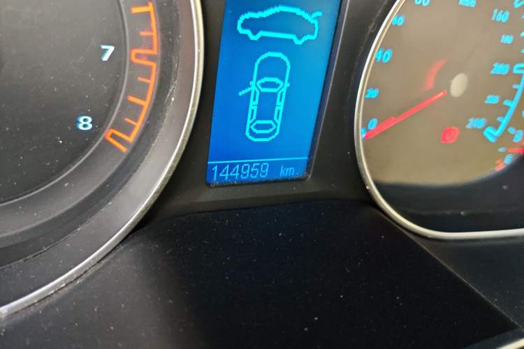 Used Haima M8 2014 2.0L Automatic Luxury Version Odometer Close Up