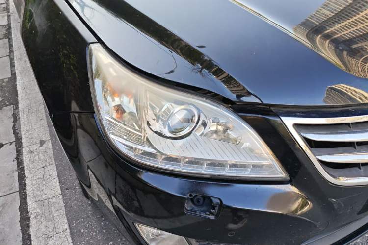Used Haima M8 2014 2.0L Automatic Luxury Version Right Front Headlight