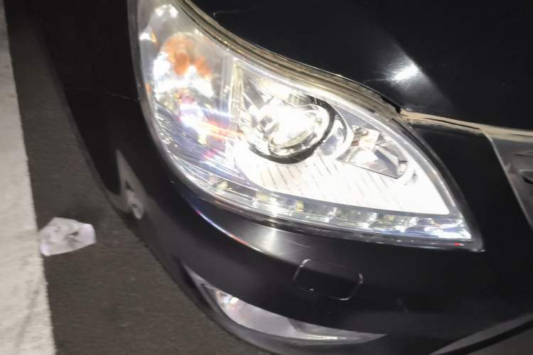 Used Haima M8 2014 2.0L Manual Comfort Edition Right Front Headlight