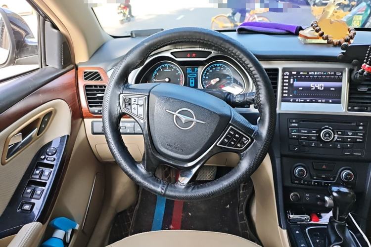 Used Haima M8 2014 2.0L Automatic Luxury Version Steering Wheel