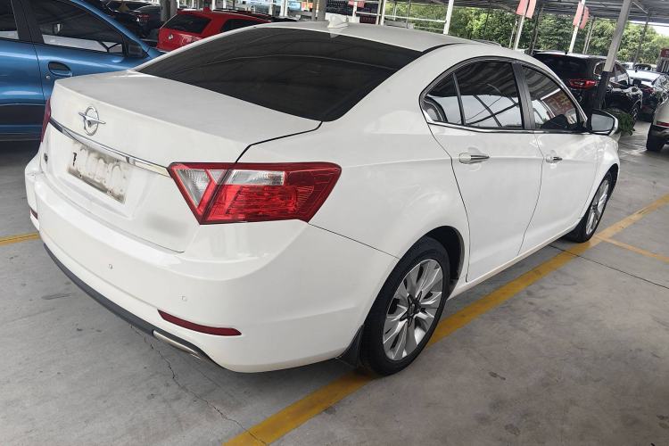 Used Haima M8 2014 2.0L Automatic Luxury Version Exterior 5