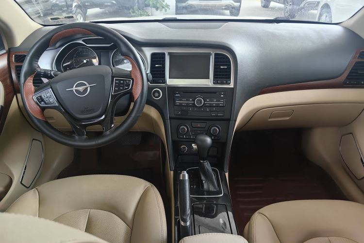 Used Haima M8 2014 2.0L Automatic Luxury Version Interior 1
