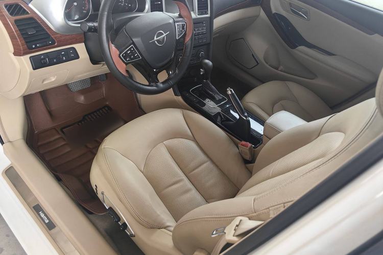 Used Haima M8 2014 2.0L Automatic Luxury Version Interior 2