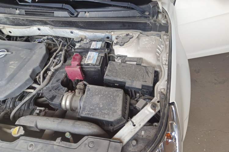 Used Haima M8 2015 1.8T Automatic Comfort Model Engine Bay Left