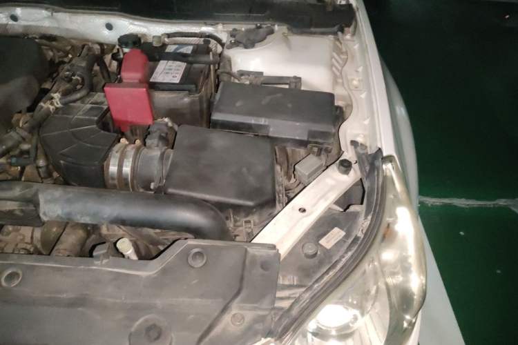 Used Haima M8 2015 1.8T Automatic Comfort Model Engine Bay Left
