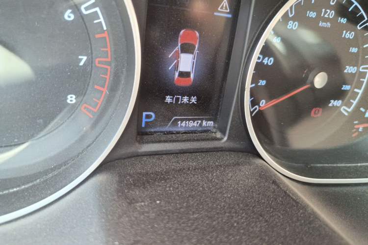 Used Haima M8 2015 1.8T Automatic Comfort Model Odometer Close Up
