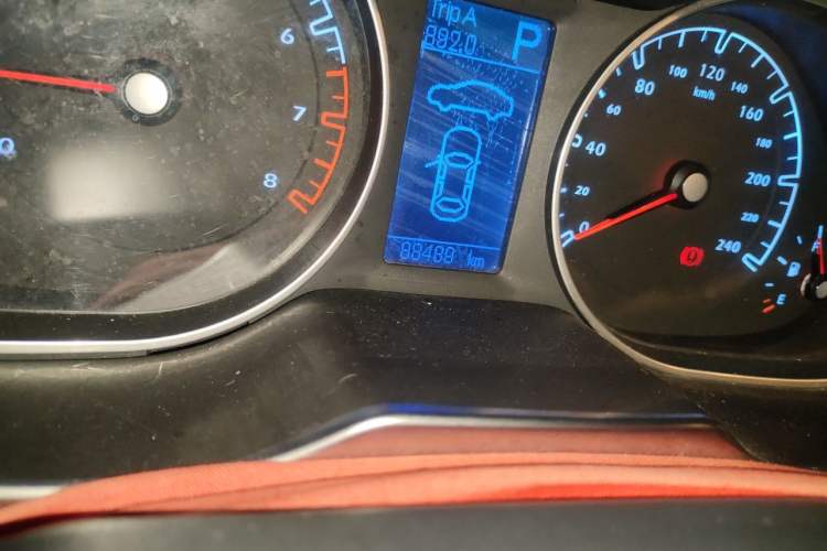 Used Haima M8 2015 1.8T Automatic Comfort Model Odometer Close Up