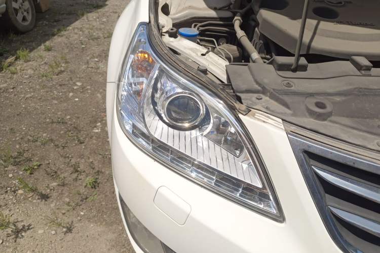 Used Haima M8 2015 1.8T Automatic Comfort Model Right Front Headlight