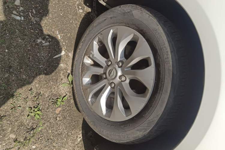 Used Haima M8 2015 1.8T Automatic Comfort Model Right Front Wheel Hub