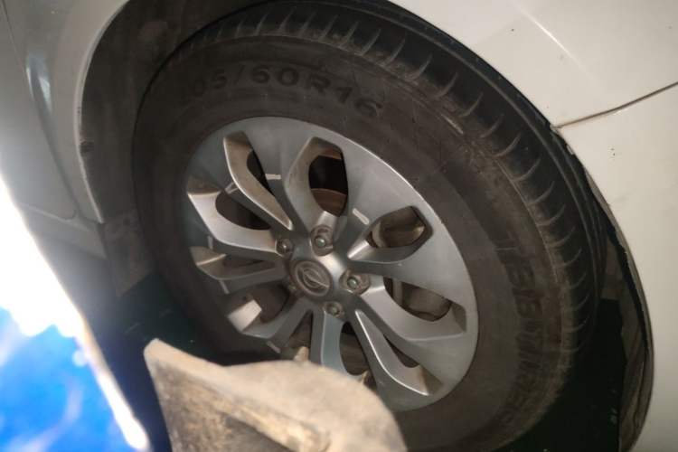 Used Haima M8 2015 1.8T Automatic Comfort Model Right Front Wheel Hub