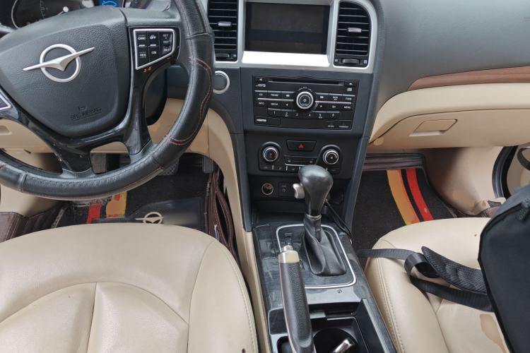 Used Haima M8 2017 1.8T Automatic Model Interior 2