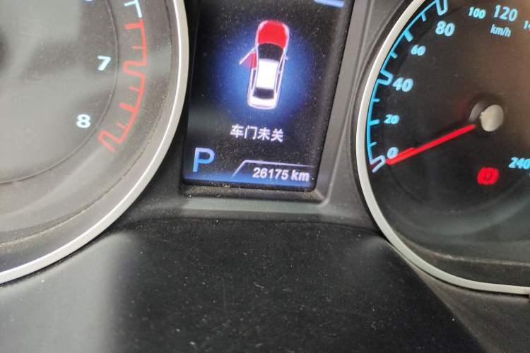Used Haima M8 2017 1.8T Automatic Model Odometer Close Up