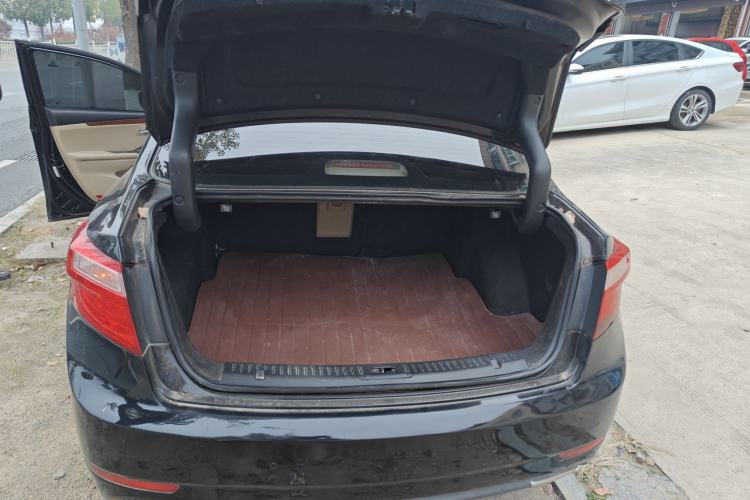 Used Haima M8 2017 1.8T Automatic Model Trunk