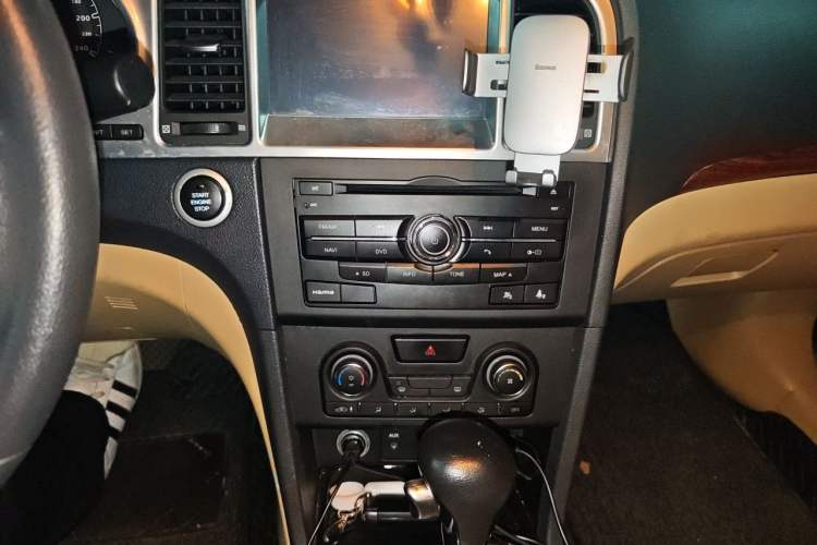 Used Haima M8 2017 1.8T Automatic Model Audio And AC Panel