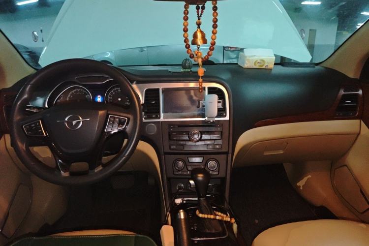 Used Haima M8 2017 1.8T Automatic Model Center Console