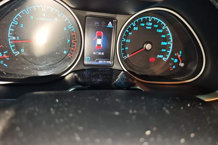 Used Haima M8 2017 1.8T Automatic Model Odometer Close Up