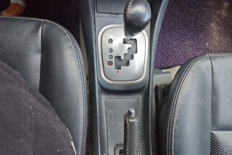 Used Haima Puxima 2010 1.8L Automatic 7-Seater Luxury Gear Lever