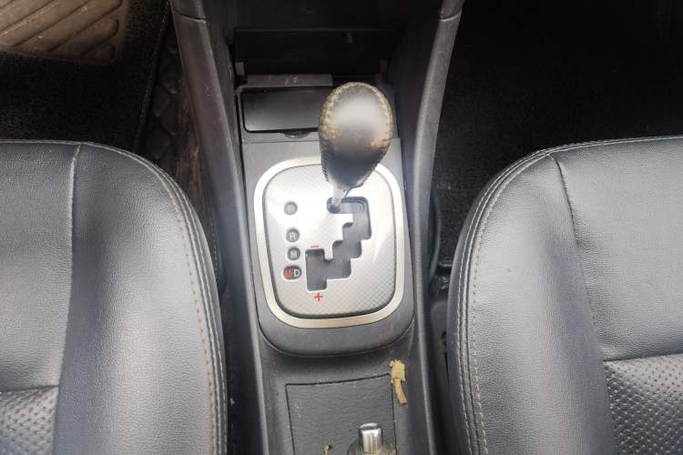 Used Haima Puxima 2010 1.8L Automatic 7-Seater Luxury Gear Lever