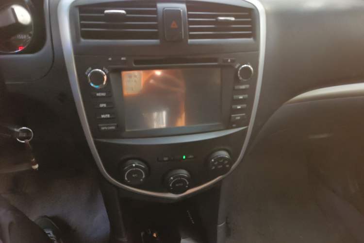 Used Haima Puxima 2010 1.8L Automatic 7-Seater Luxury Audio And AC Panel