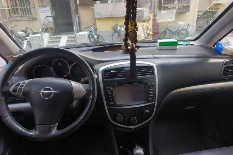 Used Haima Puxima 2010 1.8L Automatic 7-Seater Luxury Center Console