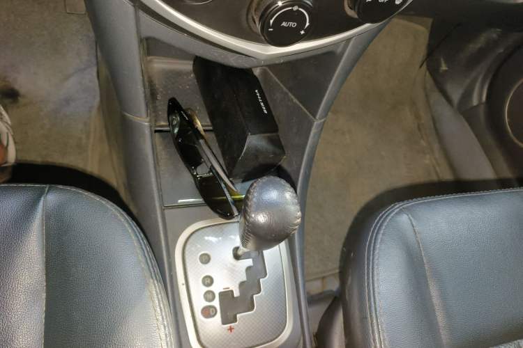 Used Haima Puxima 2010 1.8L Automatic 7-Seater Luxury Gear Lever