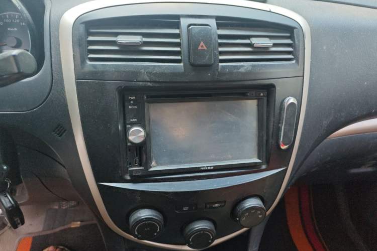 Used Haima Puxima 2010 1.6L Manual 5-Seater Comfort Trim Audio And AC Panel