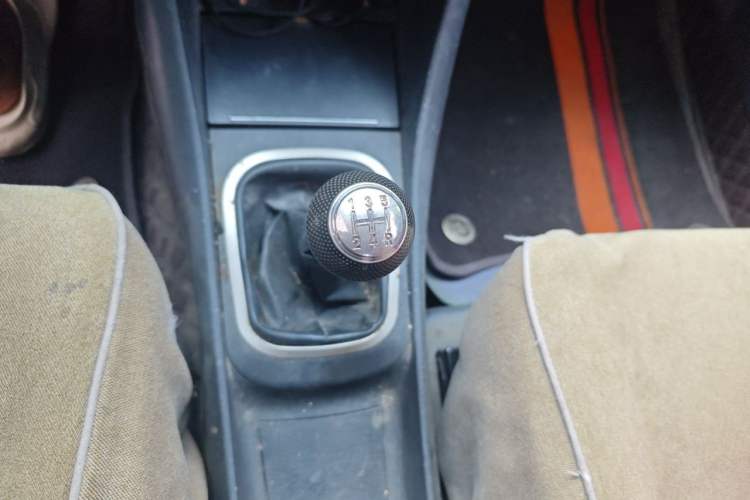 Used Haima Puxima 2010 1.6L Manual 5-Seater Comfort Trim Gear Lever