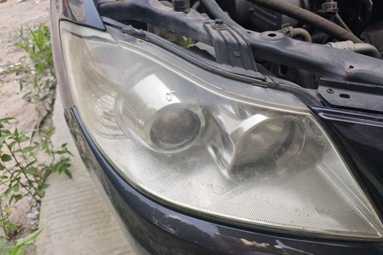 Used Haima Puxima 2010 1.6L Manual 5-Seater Comfort Trim Right Front Headlight
